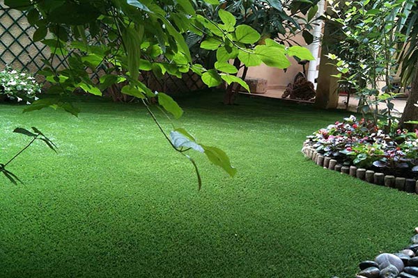 Trávnik – zelená pýcha záhrady