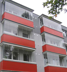 Porovnanie zasklievacích systémov balkón