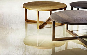 Moderný stôl z dubového dreva